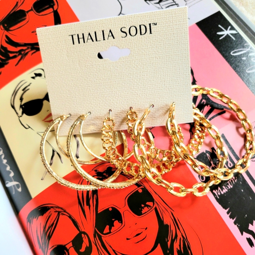 Gold hoop earrings set